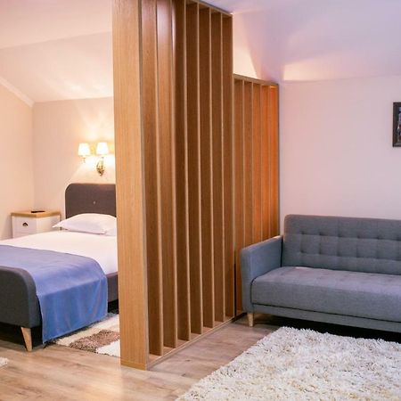 Hotel Casa Claudia à Sangeorgiu de Padure Extérieur photo